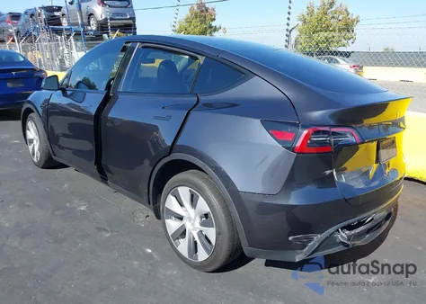 2024 Tesla Model Y Long Range Dual Motor All-Wheel Drive/Rwd z USA, uszkodzony, nr VIN 7SAYGDED7RF095496